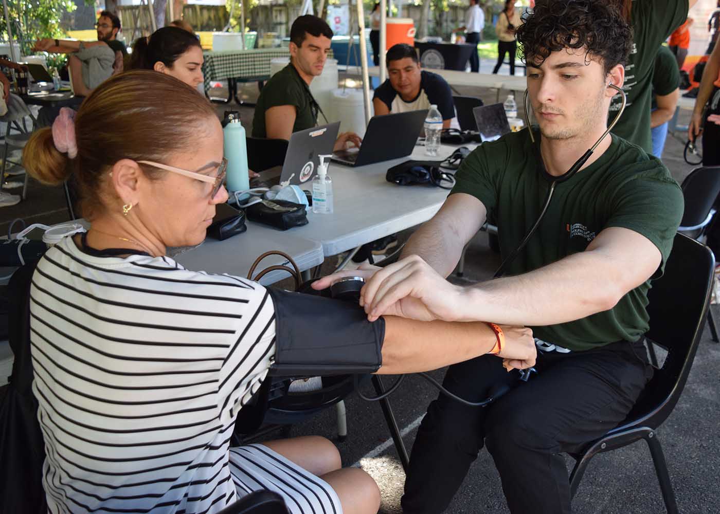 Medicul student helping in the community