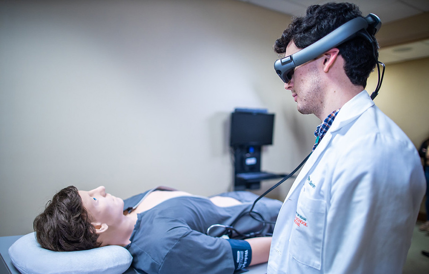 Researcher tests new wearable VR goggles