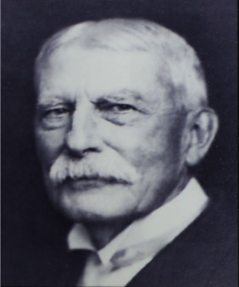 1905: Henry Flagler, an American industrialist, was a key figure in the development of the Atlantic coast of Florida and founder of what became the Florida East Coast Railway.