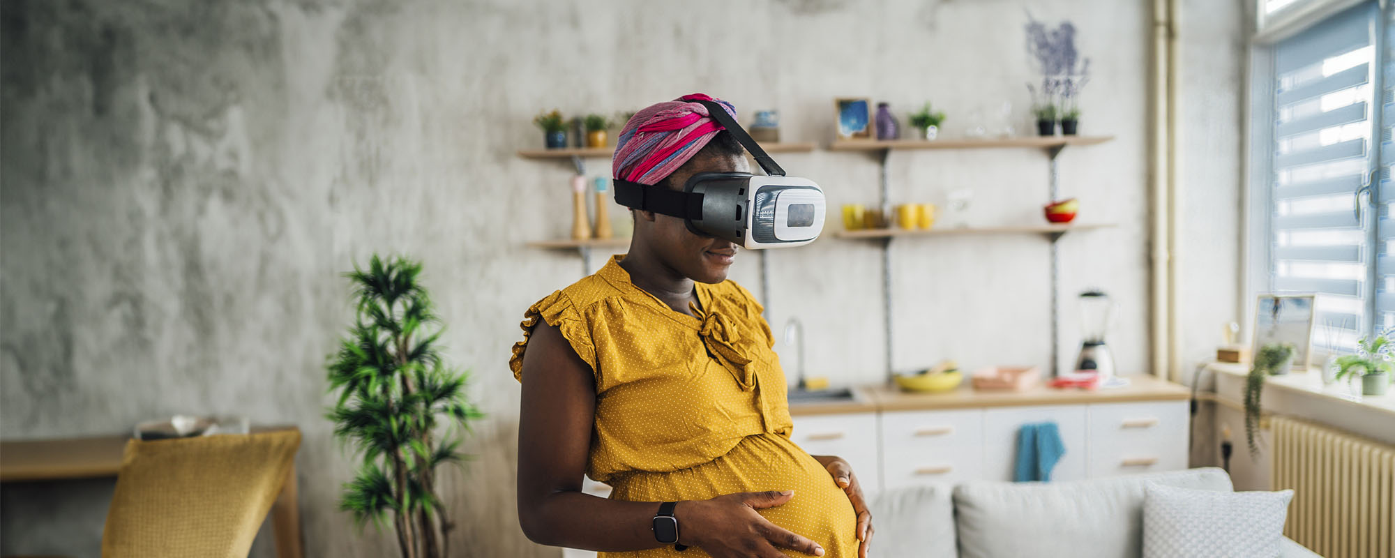 Pregnant woman wearing a virtual reality headset